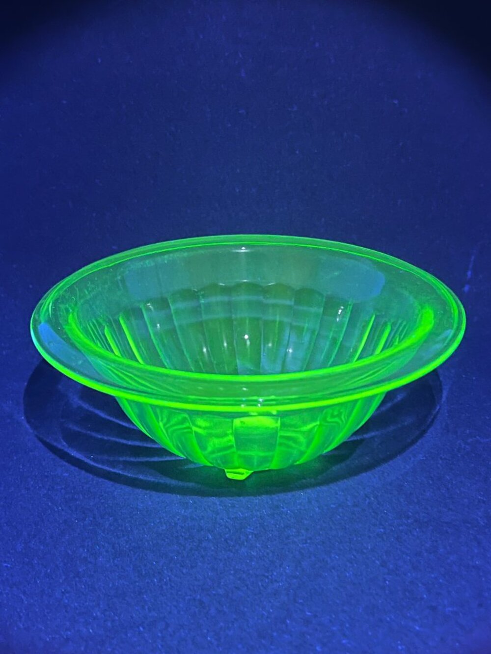 Vtg Hazel Atlas Green Uranium Depression Glass Mixing Footed Ribbed Bowl Glows